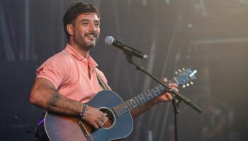 Carrière solo, séparation, sa relation avec le public… Le chanteur Jérémy Frérot se confie